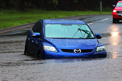 台風による損害で自動車保険は使える？